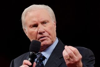 Televangelisté: když se z víry stane televizní show – skandály, Donald Trump a hit skupiny Genesis - Médium.cz