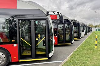 Do Prahy dorazila flotila nových elektrobusů SOR. Z Plzně přijely na jedno nabití - Zdopravy.cz