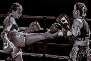 KO za 6 sekund. Bojovnice na nic nečekala, kopem vypnula soupeřku