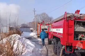 Sedmiletá dívka zachránila při požáru čtyřměsíčního bratra. Další sourozenci však uhořeli - Novinky