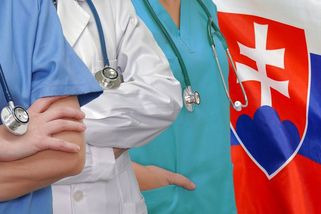 Lékaři na Slovensku stáhnou výpovědi. Dohodli se na platech jako mají v ČR - Novinky