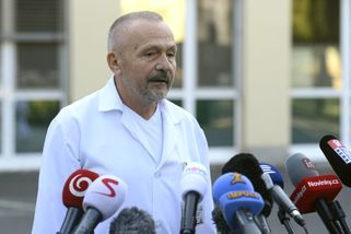 Zeman: Ředitel ÚVN řekl, že buď odejdu z nemocnice v rakvi, nebo do LDN