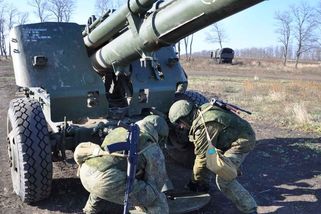 Video: ztráta pro ruské těžké dělostřelectvo. Ukrajinci si pro něj doletěli až za hranice a rozlámali ho