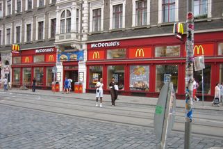 I Bartoška s Abrhámem stáli frontu na Big Mac za 50 korun. V roce 1992 vyvolal první mekáč v Praze šílenství