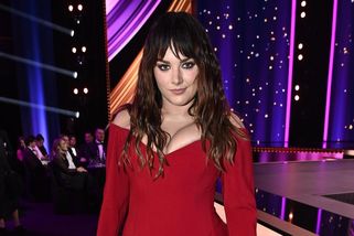 Samice! Ewa Farna uhranula fanoušky fotkou jen ve spodním prádle a punčochovém overalu - Super.cz