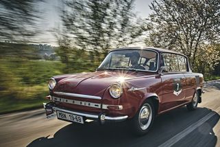 Za volantem vzácné Škody 1100 MBX na soutěžní trase kouzelnou krajinou - Novinky