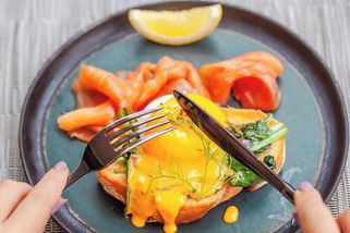 Perfektní snídaně za pár minut: 8 receptů! Vajíčka jako základ pro dokonalý start dne