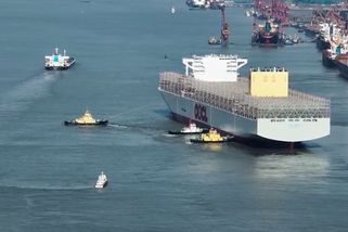 Největší ekologická kontejnerová loď vyrazila na první plavbu - Novinky