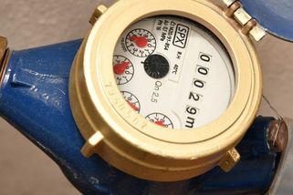 Cenové inferno končí. Voda a teplo v roce 2026 už české peněženky nevysají