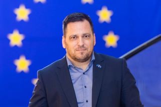 Češi uvízli na Blízkém východě, na nouzovou linku se nedovolali. Selhání Babišovy vlády, říká Zdechovský