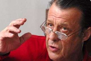 Poslední rozloučení s Petrem Uhlem bude symbolicky na Den lidských práv - Novinky