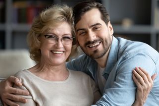 Mamánci podle horoskopu aneb Muži a jejich matky. Raci ji jen tak neopustí a Štíři mají pevné pouto - Proženy.cz