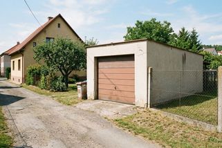 Přišel nový soused a Alena musela zbourat svou garáž