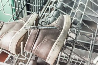 Myčka zvládne umýt víc než jen nádobí. Pomůže vám vyčistit těchto 5 dalších věcí. Tak šup tam s nimi!