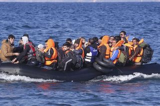 Vzkaz migrantům od řeckého ministra: „Nečekejte azyl, strčíme vás do vězení“ - Echo24.cz