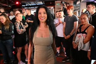 Skandál na Českých lvech: Hvězda Clash of the Stars Lauberová dorazila úplně nahá