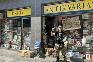 Do legendárního antikvariátu v Holešovicích nesmít...