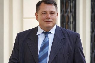 Paroubek věřil, že je jako „buldozer“. Srazila ho zpráva o mafii a poprava syna krále kolotočů - Médium.cz
