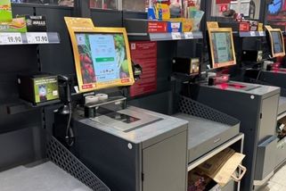 prahain.cz/byznys/nejsem-zadny-zlodej-zurila-zena-samoobsluzne-pokladny-vadi-stale-vice-zakaznikum-26042.html