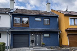 „Nechápu lidi, kteří nechtějí řadovku,“ říká Marek. Podle něj je to chytřejší volba než samostatně stojící dům