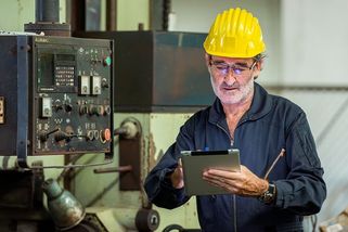 Poloviční krácení předčasného důchodu po 45 letech práce: Na výhodu podle mě dosáhne málokdo - Médium.cz
