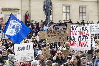 „Proč nechtějí dopravu?“ Lidé protestují proti Motoristům na ochraně přírody - Seznam Zprávy