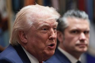 Trump řekl Financial Times, že USA by se mohly zmocnit íránského ostrova Charg - Seznam Zprávy