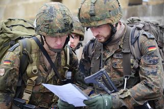 Mladí Němci se mobilizují proti možné mobilizaci. „Nechceme bojovat za zisky koncernů“