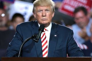 „Agent“ Donald Trump plní ruské strategické cíle v přímém přenosu. Poslední hodiny to potvrdily - Médium.cz