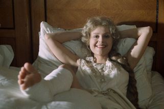 Postřižiny: Těhotná Vášáryová se opila pivem, uražený Menšík a trik s falešným komínem