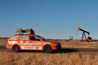 Ryba, lístek, wakaba, JBMNT... Co znamenají samolepky, které Češi vozí na autech? Uvádíme přehled těch nejčastějších - Garáž.cz