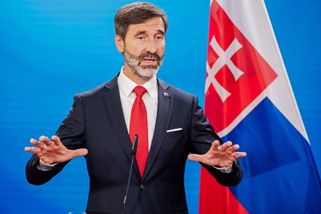 Slovensko a Maďarsko žádají Brusel, aby zajistil dostupné trasy pro dodávky ropy | ČeskéNoviny.cz