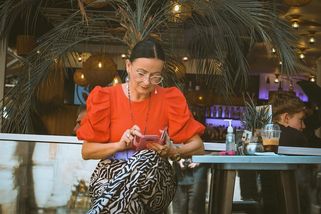 „Jasně, že to jsem já", tvrdila mi žena na prvním rande. Bylo jí ale tak o dvacet víc a byla zmalovaná jako klaun