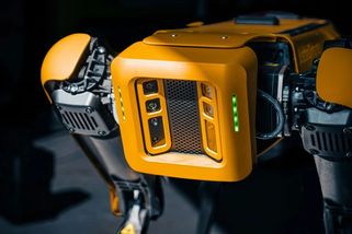 Nepotřebují venčit a zvládnou i raketomet. Trh s robotickými psy stále roste