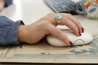 Seniorka z Olomouce chtěla strávit dovolenou s lékařem z Jemenu. Přišla o čtvrt milionu - Novinky