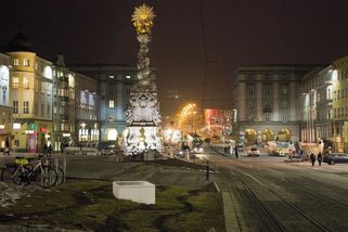 Jeden mrtvý a jeden vážně zraněný po útoku nožem v centru Lince - Novinky