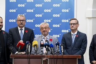 Benda ustál pokus o sestřelení z vedení klubu. Záda mu budou krýt noví a mladí poslanci