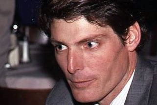 Superman Christopher Reeve ochrnul po pádu z koně. Prosil blízké o vraždu z milosti, dožil se 52 let - Médium.cz