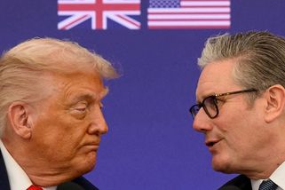 ONLINE: Konec ‚velké chyby‘. Starmer a Trump se shodli na nutnosti otevřít Hormuzský průliv