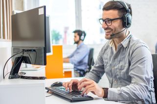 Glosa: Peklo na zákaznické lince. Místo umělé inteligence nám vraťte člověka - Seznam Zprávy