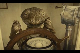 Petr Čtvrtníček se mění v mloka. Slavná kniha Válka s mloky dostala filmovou podobu - Novinky