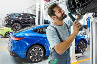 Nejdražší a nejlevnější auta na servis: Japonskou nadvládu spolehlivosti narušuje elektromobil, finančně vykrvácíte na luxusním Volkswagenu - Garáž.cz