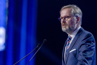 Polsko a Maďarsko jdou proti českým zájmům, řekl F...