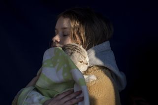 FOTO: Domácí mazlíčci prchají z válečné Ukrajiny se svými majiteli - Novinky