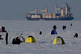 Nejvíce zamrzlé Baltské moře za 15 let ohrožuje ruský export. Moskva přesouvá ledoborce z Arktidy