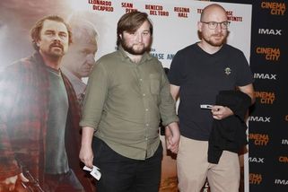 Vojtěch Machuta z Ulice přišel na premiéru filmu ruku v ruce s mužem