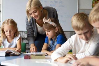 Prázdniny, ředitelské volno a svátky. Učitelé mají volno, o kterém si ostatní mohou nechat zdát - Médium.cz