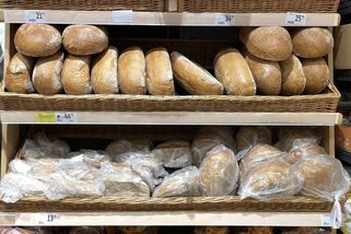 Víte, kolik stojí překrojení chleba? V Albertu 11 korun - Médium.cz