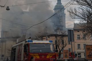 Rusové využili situace a mění taktiku, varují analytici. Zelenskyj mluví o „naprosté zvrácenosti“