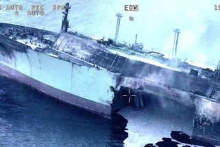 Ruský „bludný“ tanker po zásahu dronem děsí Maltu ekologickou katastrofou